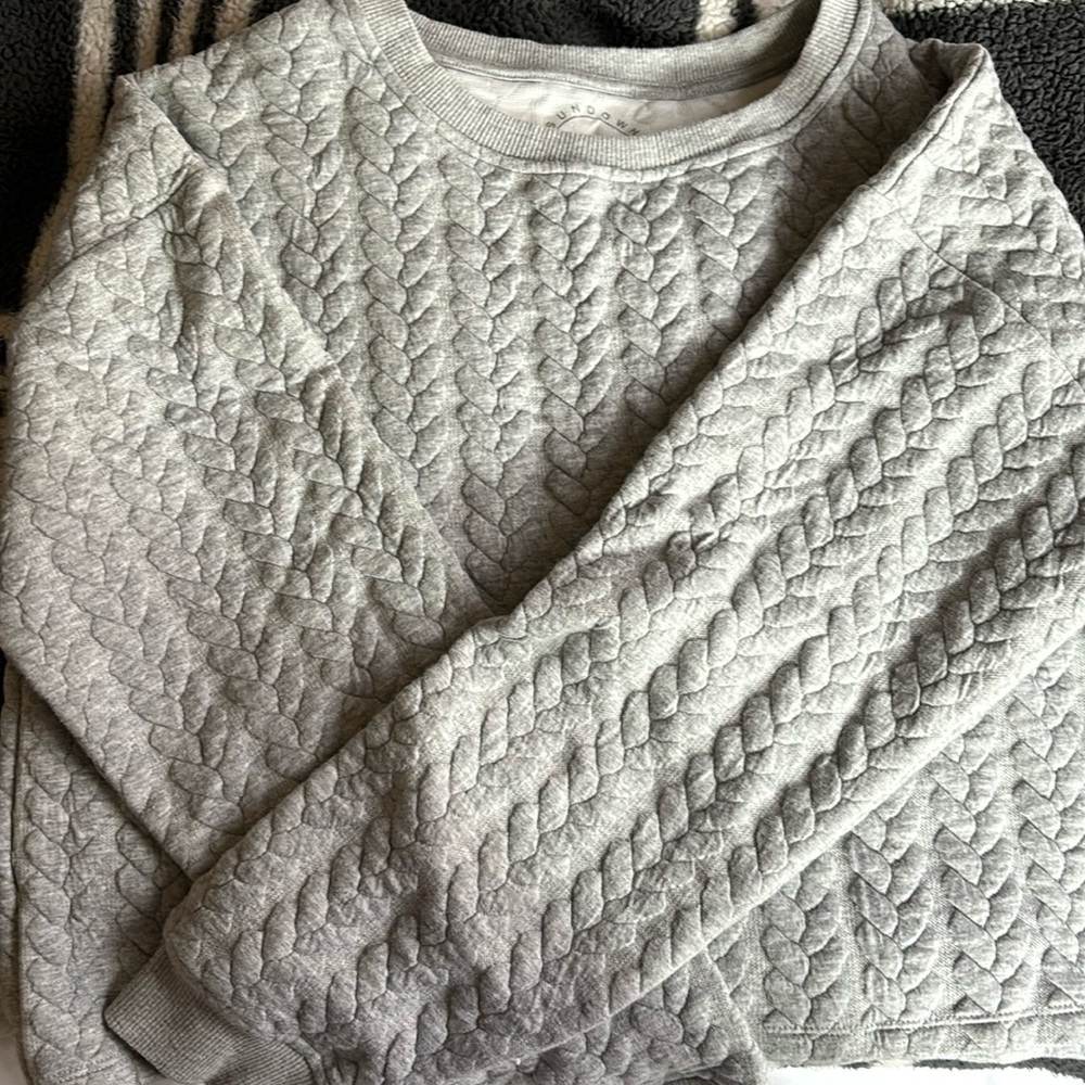 GREY KNIT SWEATER